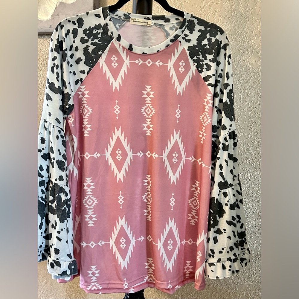 Ladies Size Medium Top- very cute mixed print top.